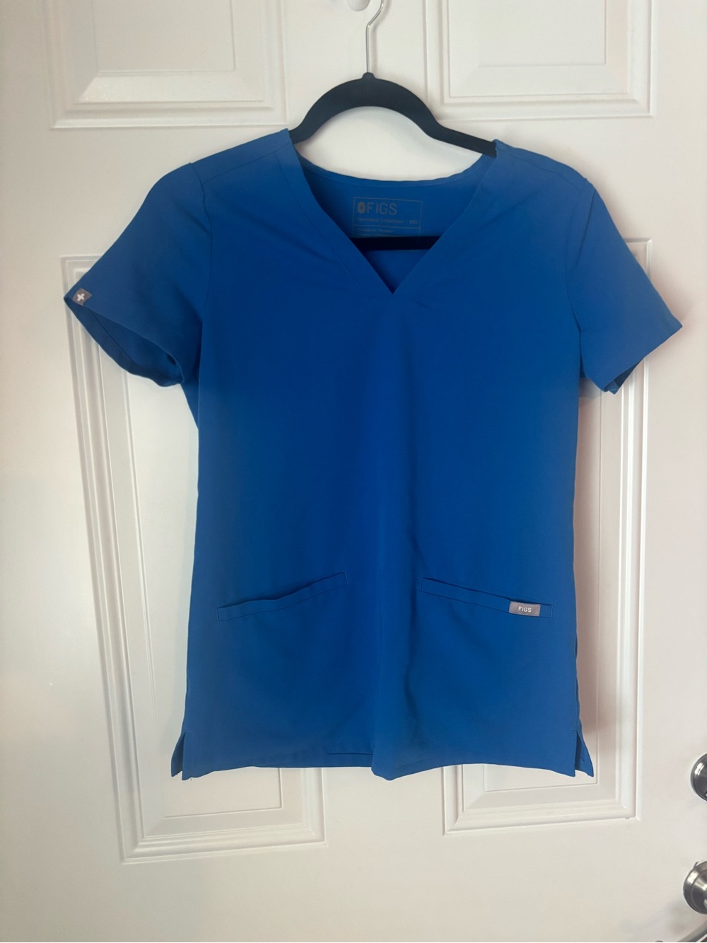 Figs Women's Short Sleeve V-Neck Scrub Top in Royal Blue